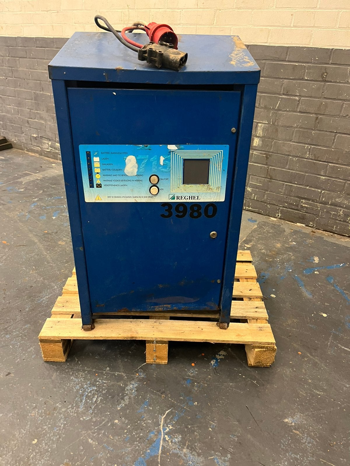 Acculader heftruck accu lader 48volt 100 amp, Ophalen, Gebruikt
