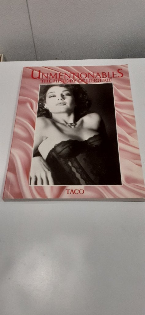 Unmentionables the history of lingerie (B070), Boeken, Ophalen of Verzenden, Gelezen, Fotografie algemeen