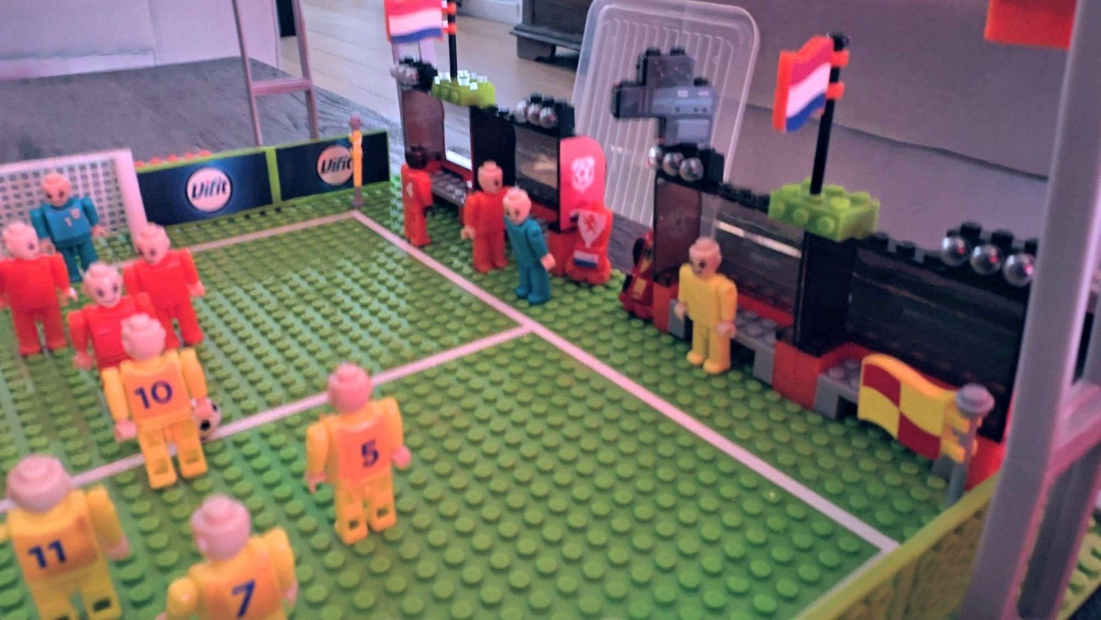 Plus Bricks voetbalstadion, spelers en spelersbus., Kinderen en Baby's, Speelgoed | Bouwstenen, Ophalen of Verzenden