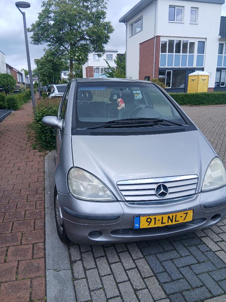 Mercedes-Benz A-Klasse A160 1999 Grijs, Auto's, Mercedes-Benz, 40 €/maand, Zwart, 400 kg, Handgeschakeld