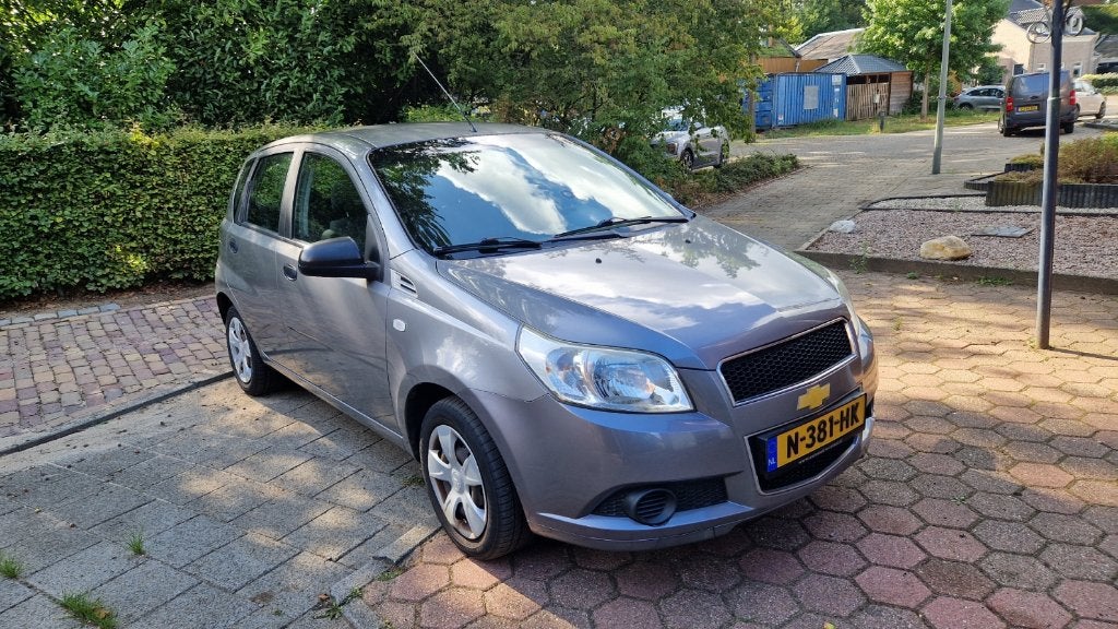 Chevrolet Aveo 1.2 16V 5D 2010 Grijs (14 maanden APK), Auto's, Voorwielaandrijving, Stof, 40 €/maand, Aveo