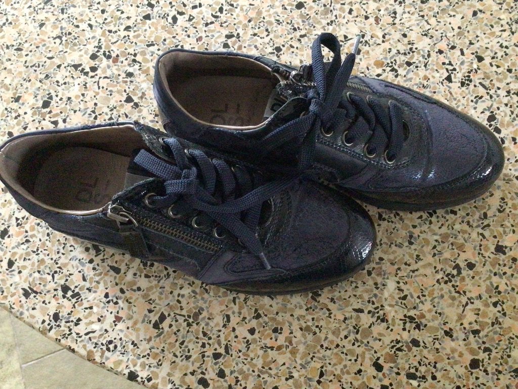 Schoenen, Blauw, Ophalen of Verzenden, Sneakers of Gympen, Zo goed als nieuw