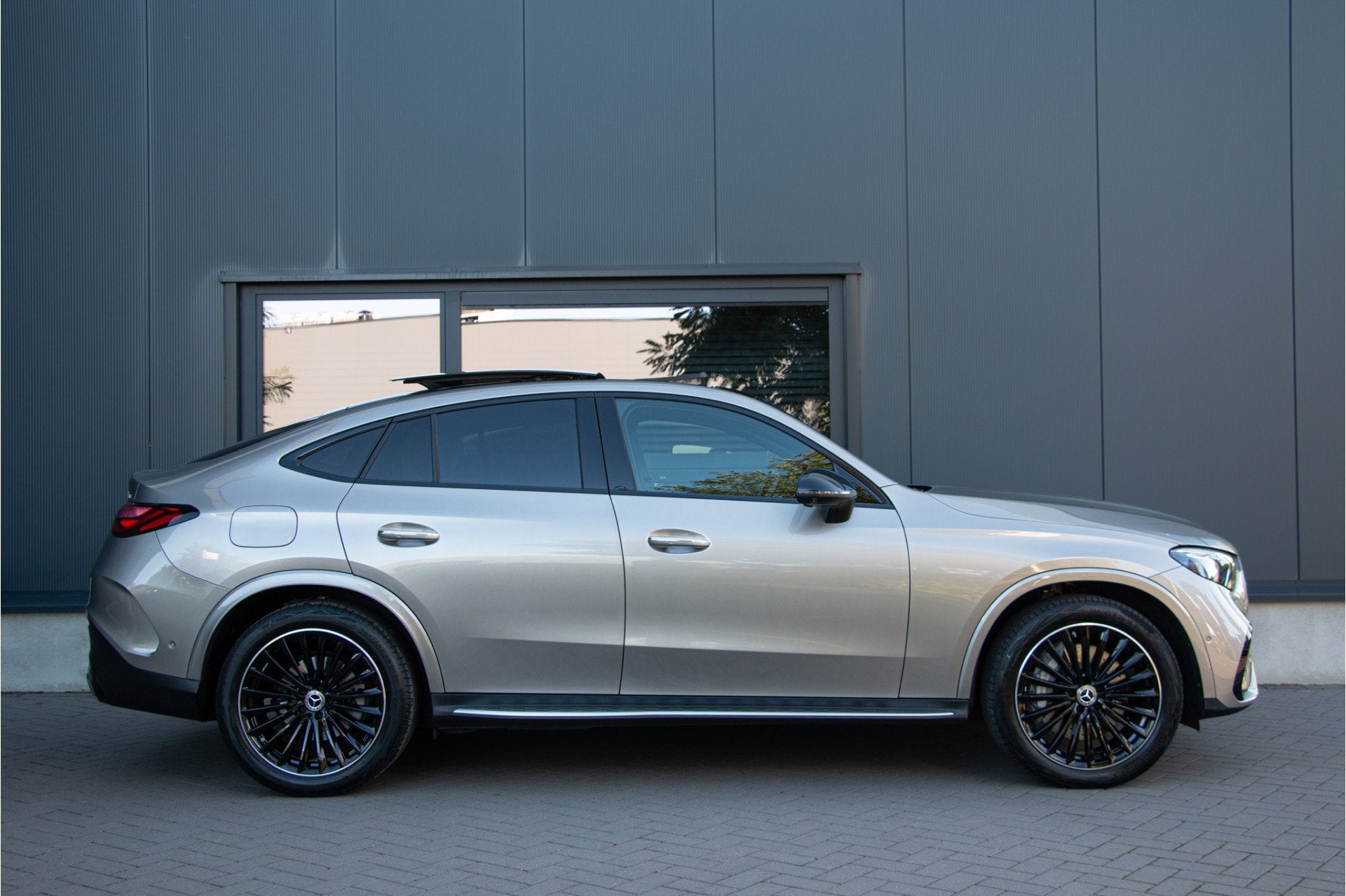 Mercedes-Benz GLC Coupé 300 4MATIC AMG | Luchtvering | Burm, Auto's, Dealer onderhouden, Gebruikt, 4 cilinders, Leder