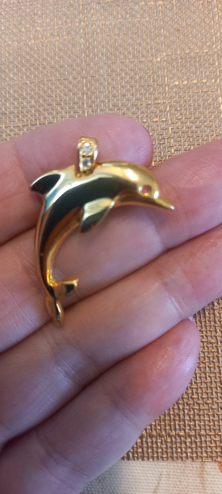 Goudkleurige dolfijn broche/hanger met strass, Ophalen of Verzenden, Goud, Overige materialen, Met strass