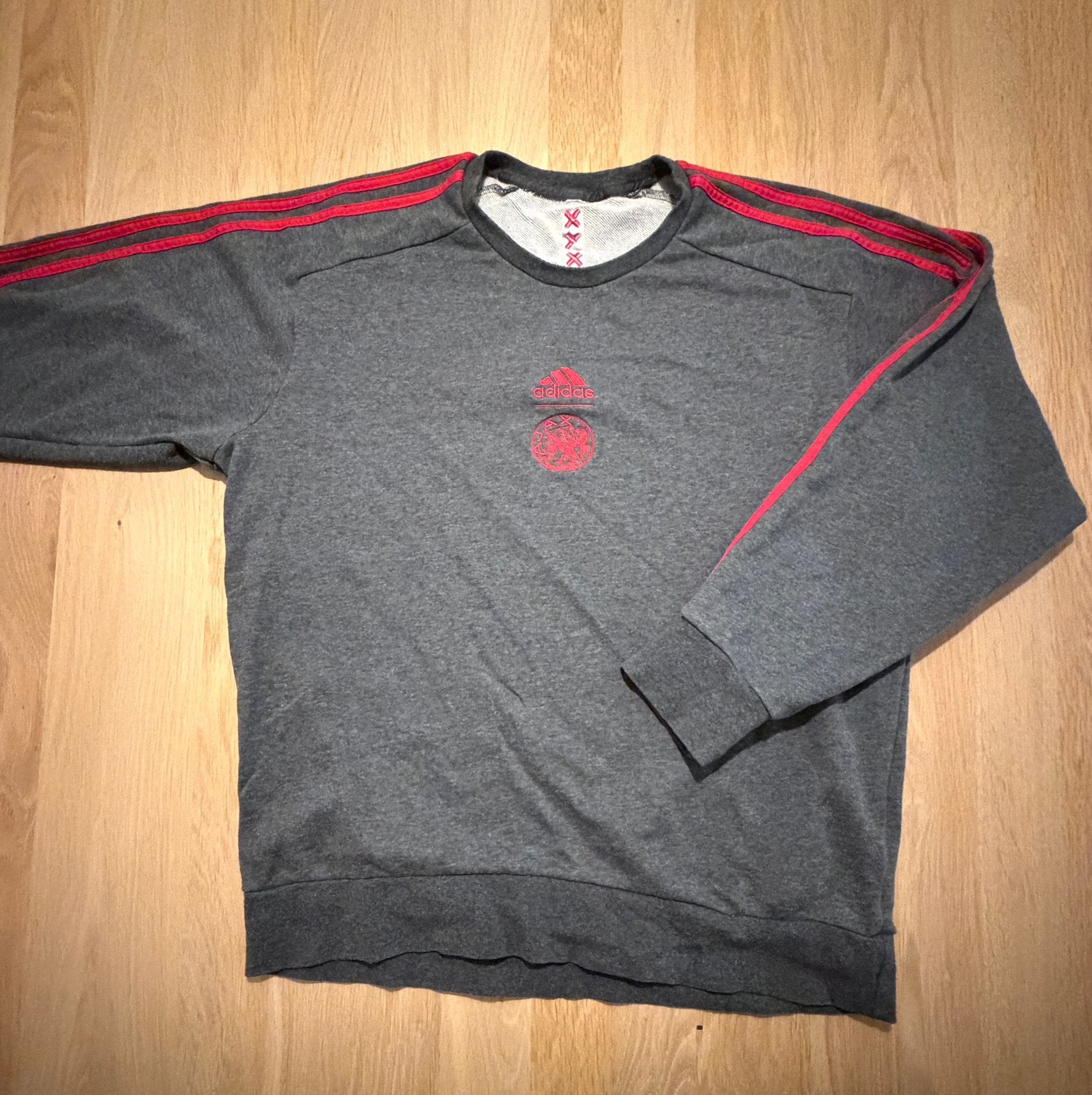 adidas Ajax sweater heren – L/XL – antracietgrijs/rood, Kleding | Heren, Maat 52/54 (L), Ophalen of Verzenden, Zo goed als nieuw