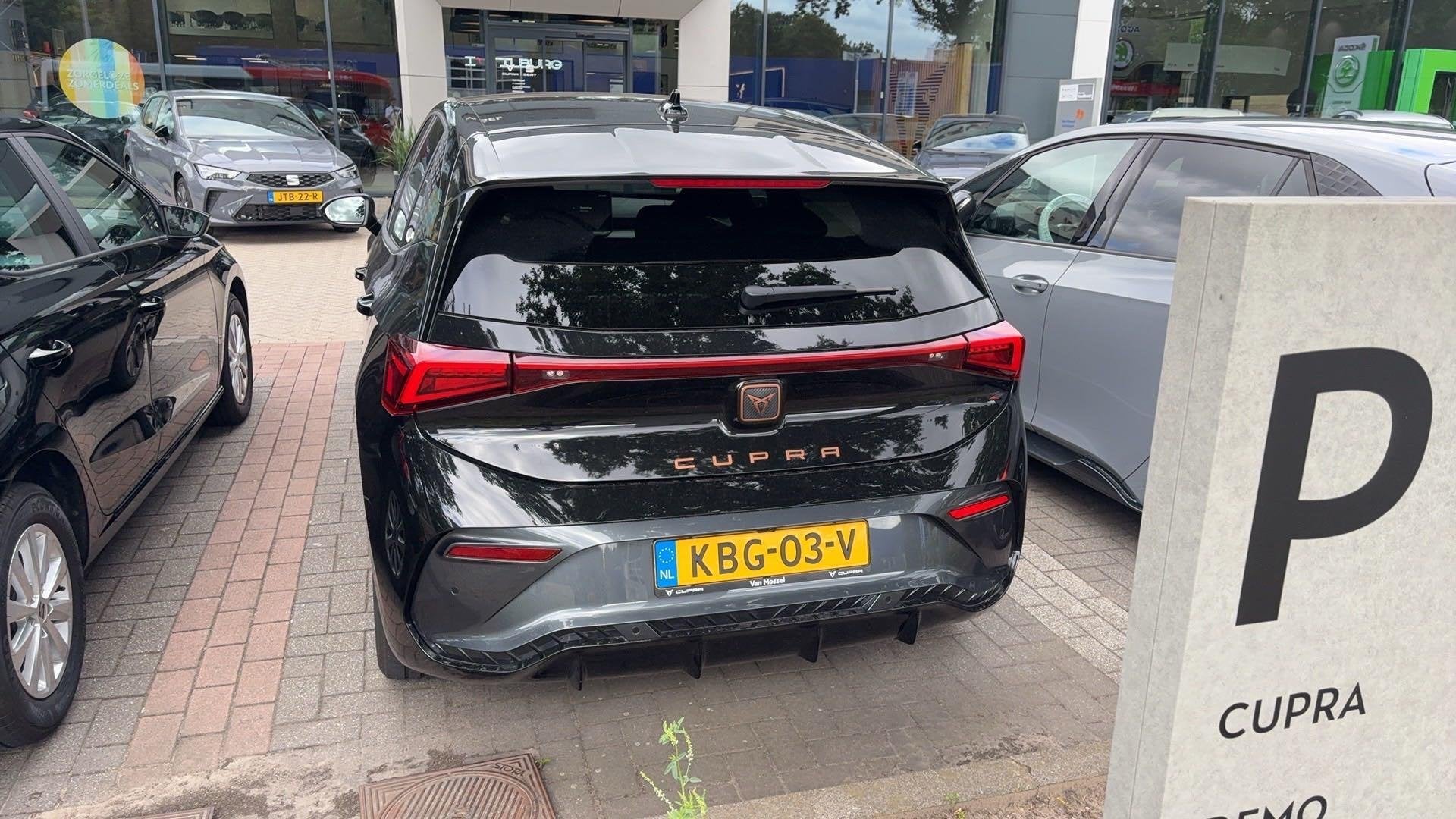 CUPRA Born Business 63 kWh | STOELVERWARMING | ACHTERUITRIJC, Auto's, Cupra, Gebruikt, Zwart, Onderhoudsboekje, Te koop