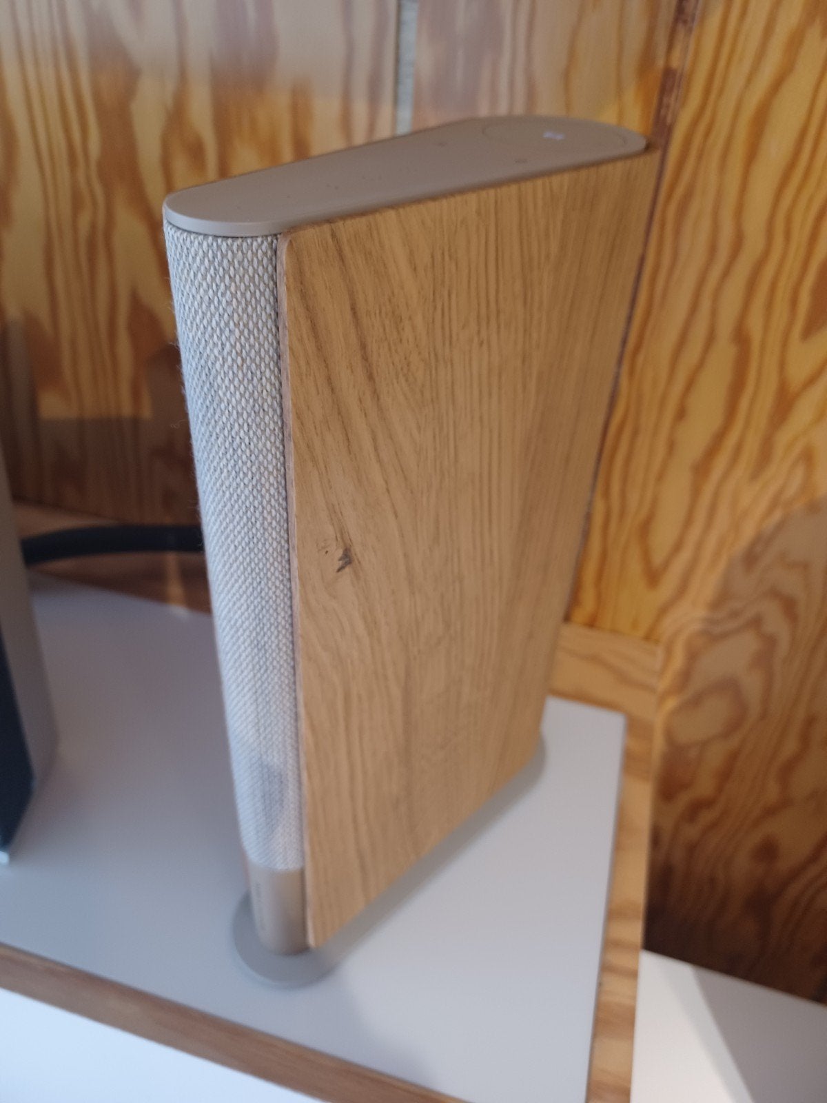 Bang & Olufsen Beosound Emerge Gold Tone Oak, Slimme speaker, Bang og Olufsen Allé 1, 7600 Struer, Denemarken, Zo goed als nieuw