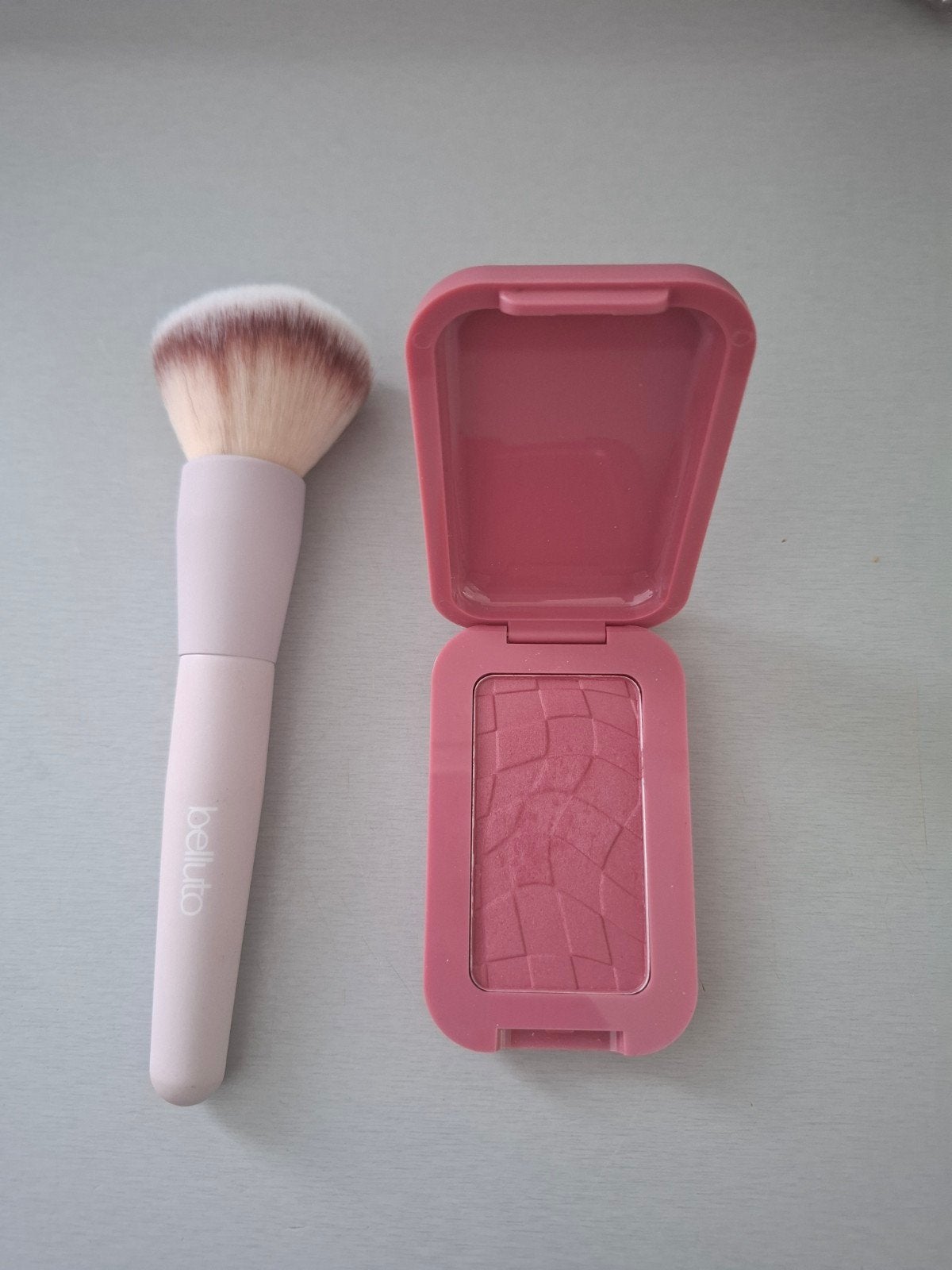 NYX blush 5g kleur 06 + gratis make up kwast, Wangen, Ophalen of Verzenden, Zo goed als nieuw, Make-up