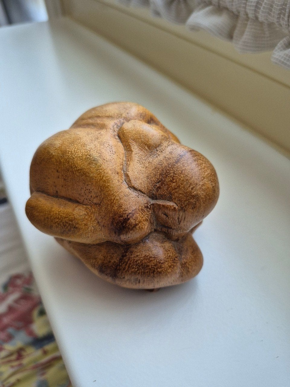 Yogiman, treur boeddha     houtsnijwerk,  8 cm hoog, Ophalen of Verzenden, Zo goed als nieuw