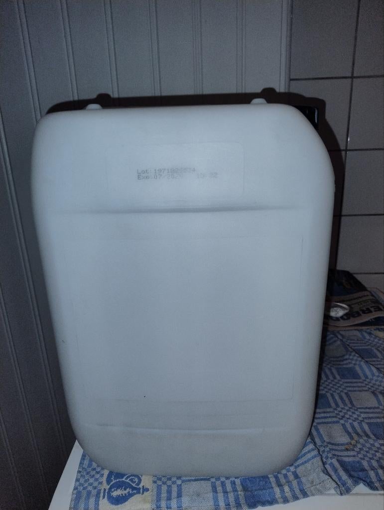 Jerrycan 24 liter geschikt voor benzine - Schoon en klaar, Ophalen of Verzenden, Gebruikt, Universele onderdelen