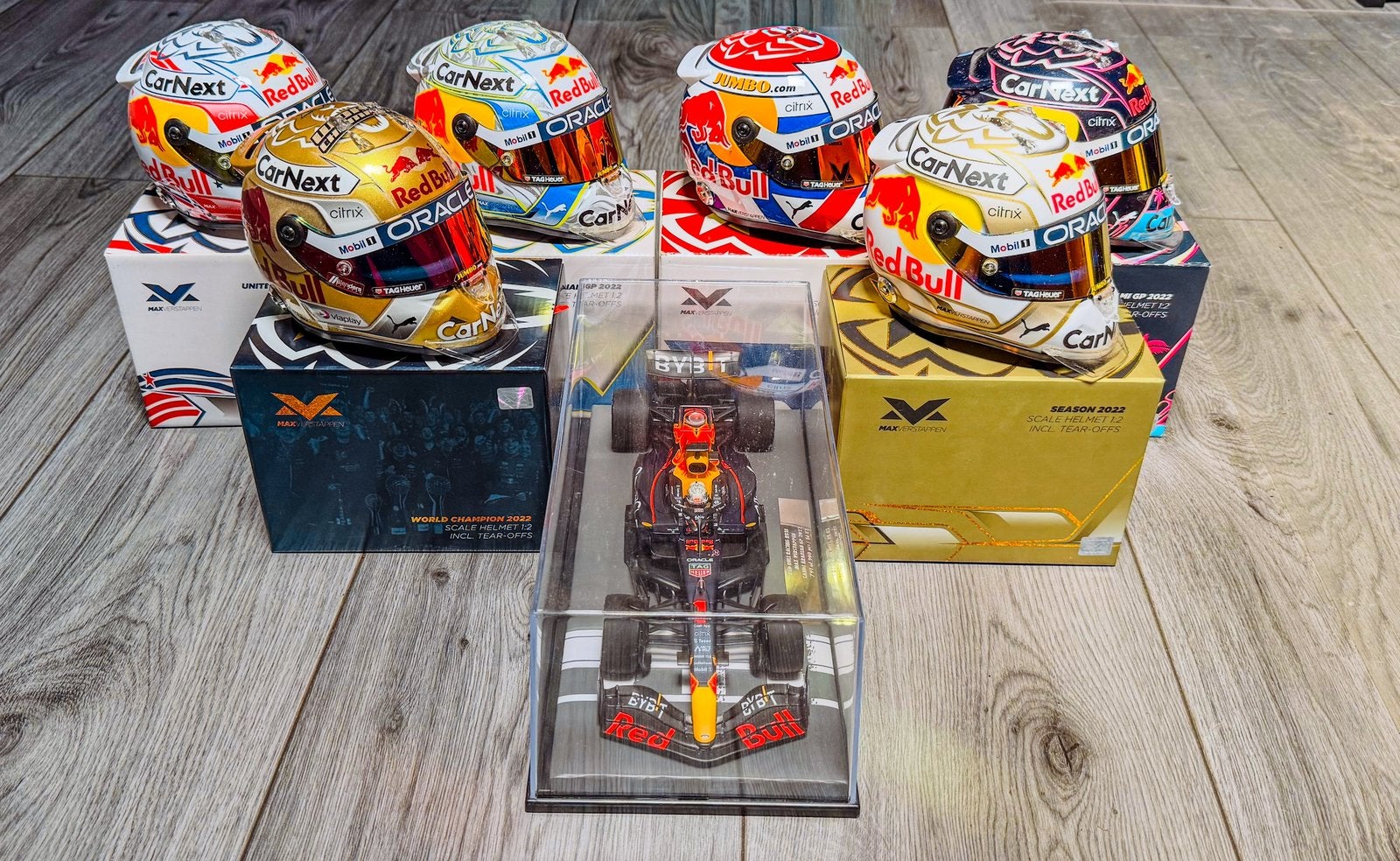 Complete Max Verstappen 2022 helmen + 1:2 Jeddah 2022 Winner, Verzamelen, Automerken, Motoren en Formule 1, Zo goed als nieuw