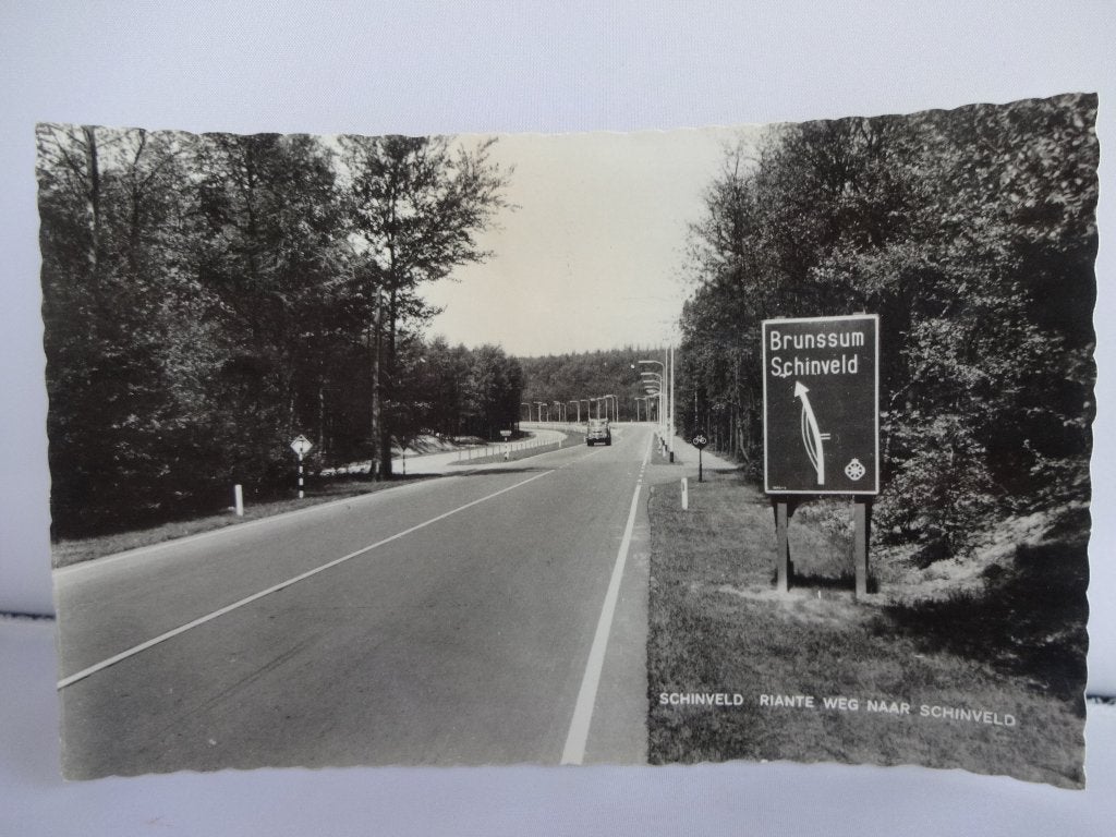 Ansichtkaart Schinveld ( riante weg met DAF ) Limburg, Verzamelen, Ophalen of Verzenden, 1960 tot 1980, Ongelopen, Limburg