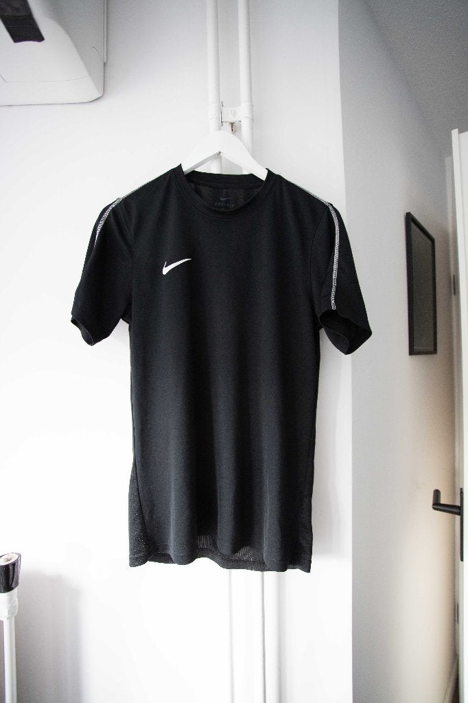 Zwart sportshirt Nike Dri-Fit maat M, Kleding | Heren, Sportkleding, Maat 48/50 (M), Zwart, Nike, Ophalen of Verzenden