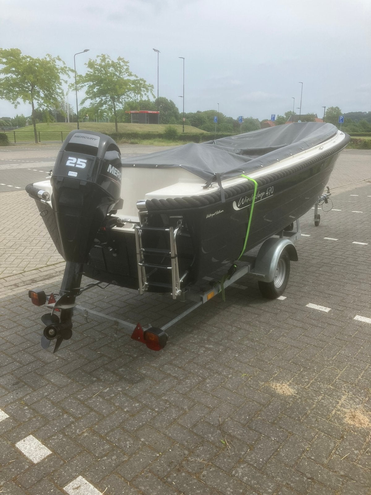 Mooie en perfekt onderhouden polyester sloep, Watersport en Boten, Sloepen, Ophalen, Zo goed als nieuw, Trailer, Buitenboordmotor