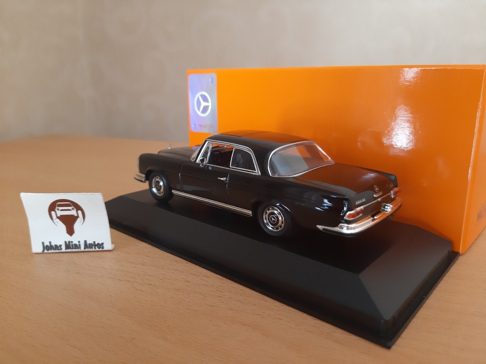 Foto 4 van Mercedes Benz 280SE 3.5 Coupe 1970 zwart van Maxichamps 1:43