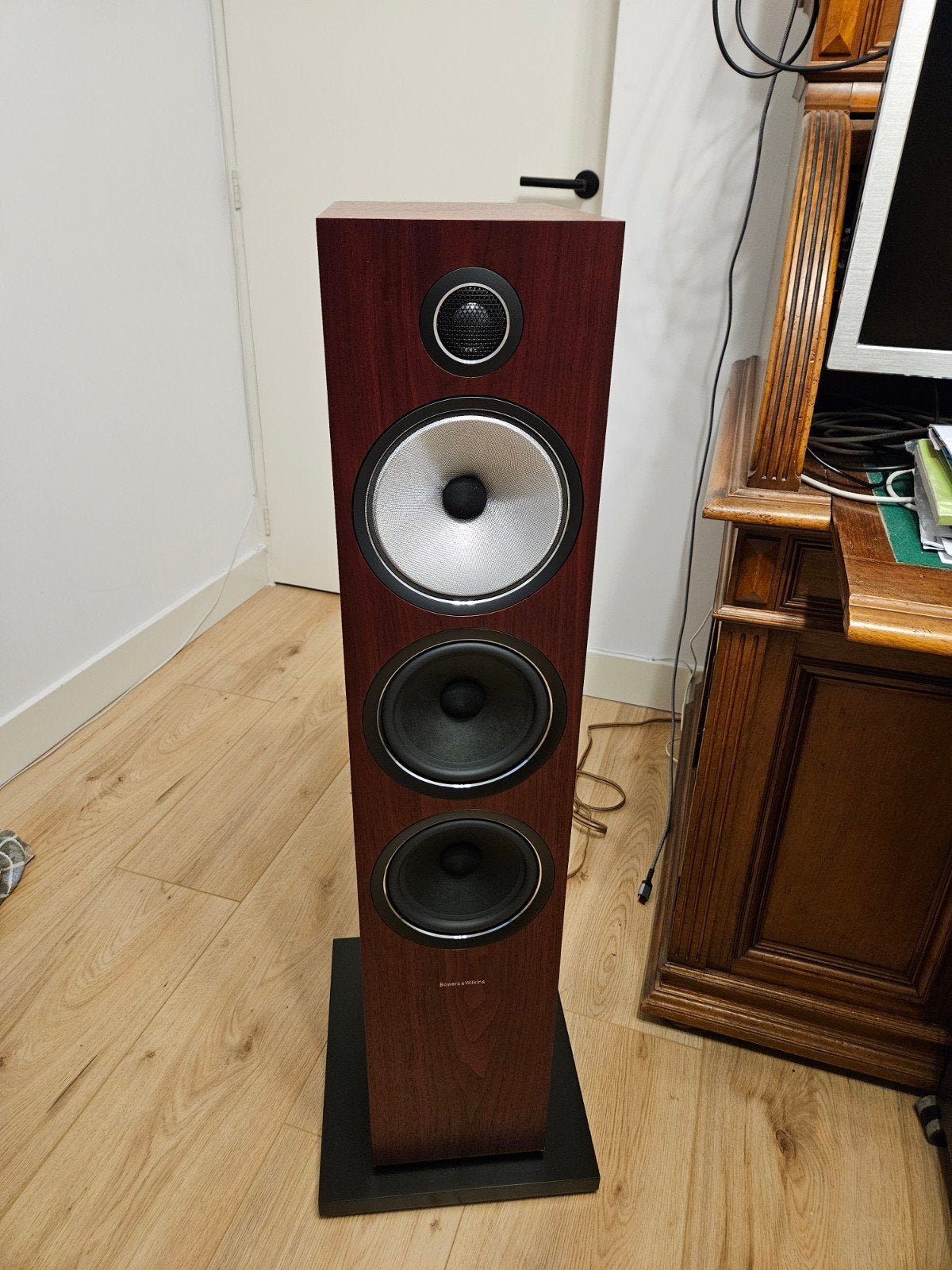 Bowers & Wilkins 703 S2 Rosenut  Vloerstaande Luid, Vloerstaande luidspreker, Basreflex, Zo goed als nieuw, Bowers & Wilkins (B&W)