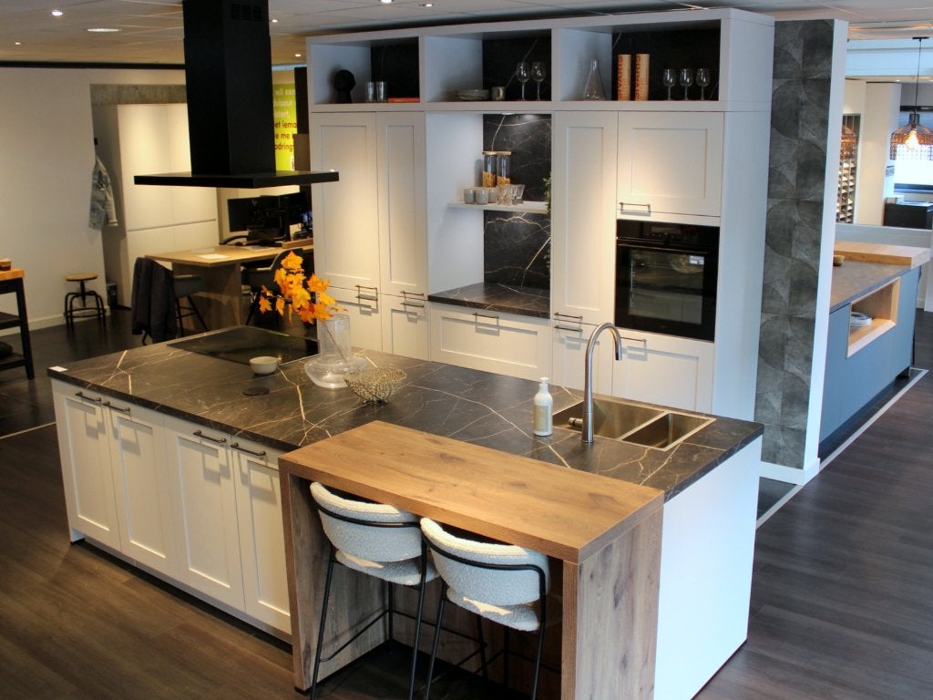 HU10 Häcker Hampton eilandkeuken massief essenhout, Huis en Inrichting, Ophalen, Nieuw, Kunststof, Info@nobilia.de