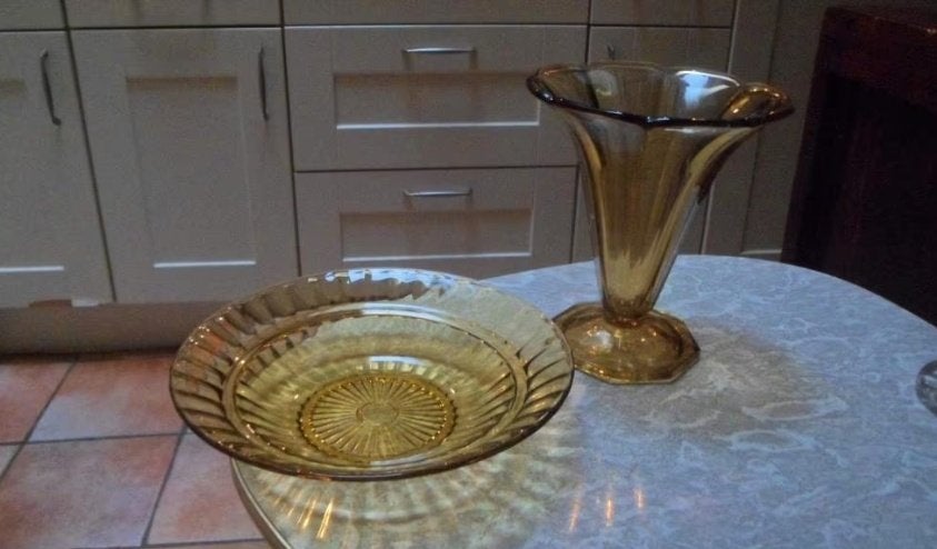 Art Deco glazen schaal fruitschaal amber glas diameter 27 cm, Ophalen of Verzenden