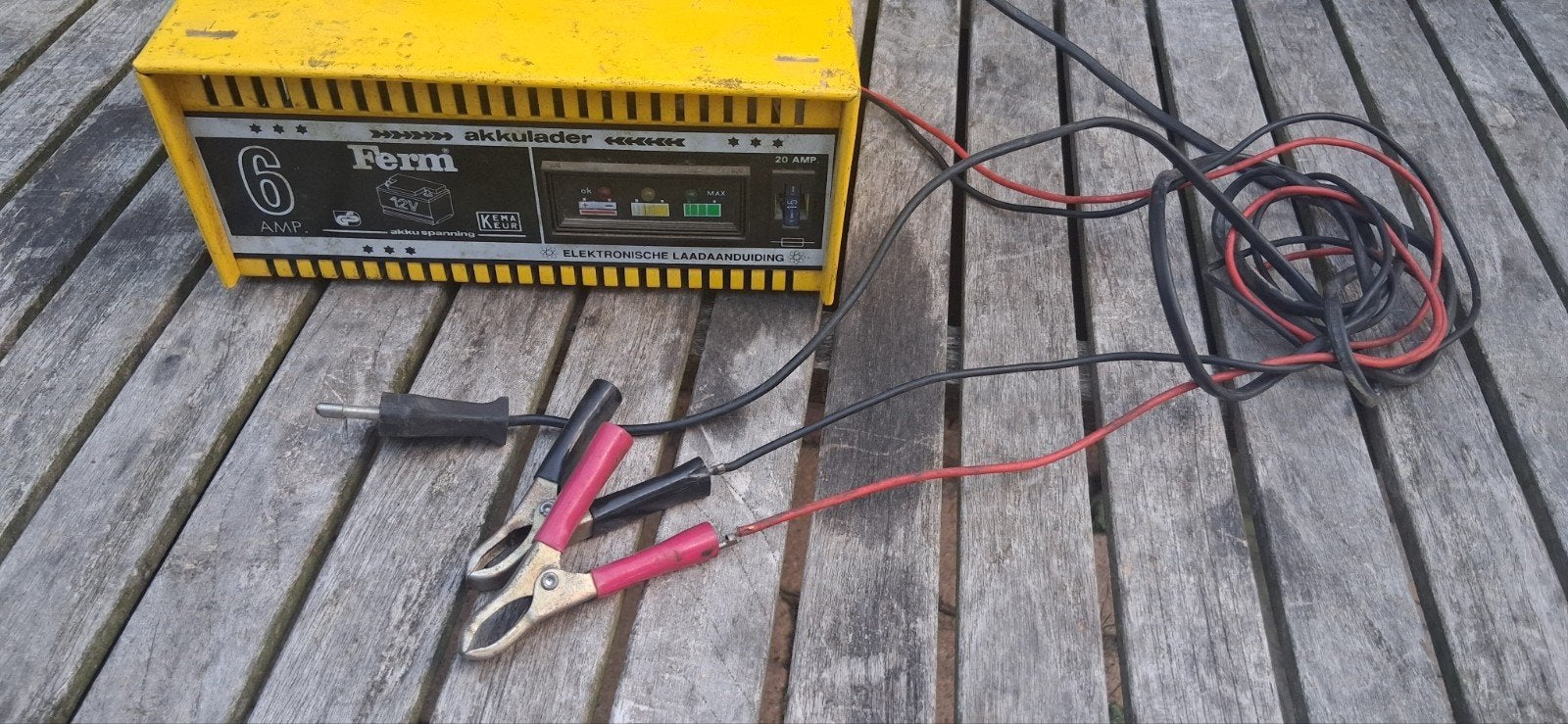 Ferm Acculader 230V / 12V 6 Ampere, Ophalen of Verzenden, Gebruikt