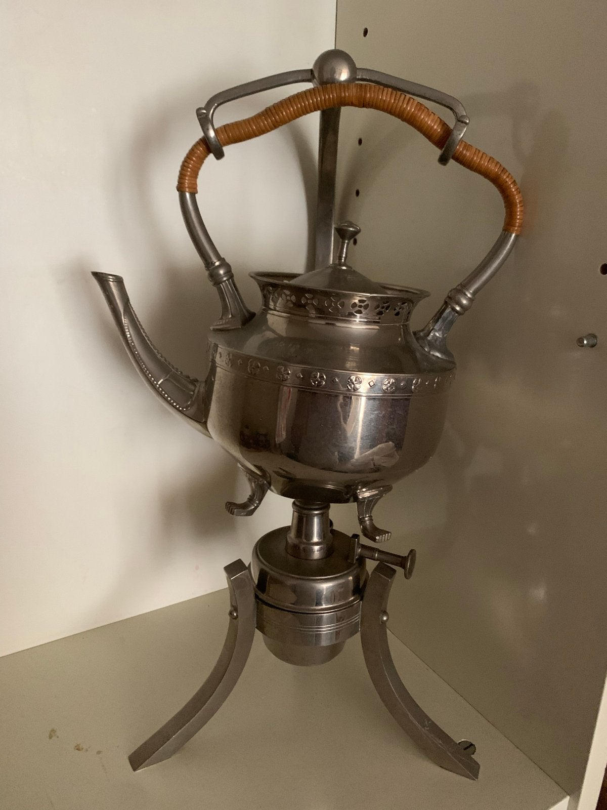 Antieke verzilverde theeketel met brander, Ophalen of Verzenden