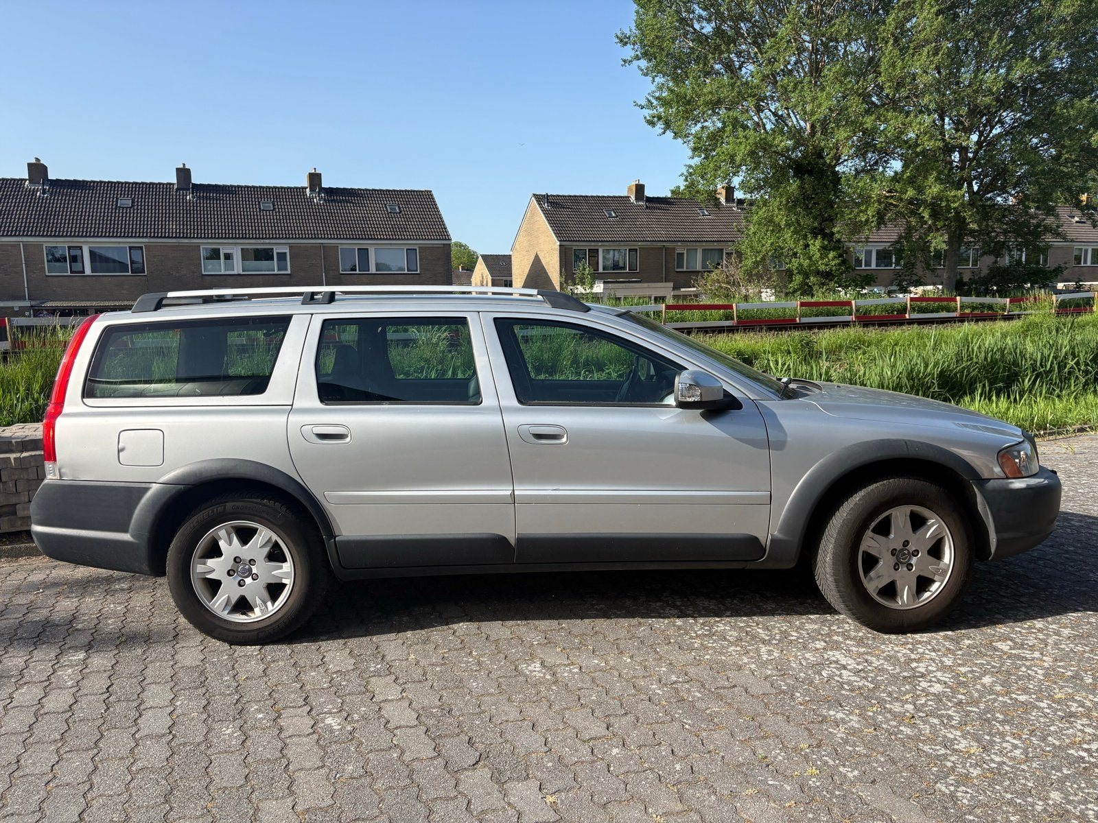 Volvo XC70 2.5 T AWD Geartronic 2006 Grijs, Auto's, Volvo, Automaat, 1800 kg, XC70, 2521 cc