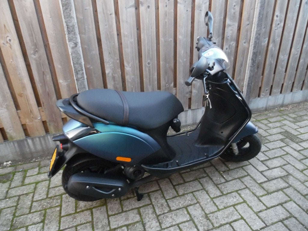Piaggio Zip SP 09-2021 45km 10.907km Nieuwstaat, 48 cc, Info@piaggio.com, Piaggio, Maximaal 45 km/u