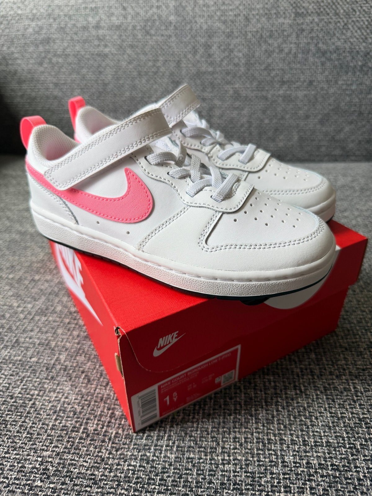 Nike Court Borough Low 2 (PSV) - Maat 33 - Nieuw in doos, Jongen of Meisje, Schoenen, Nieuw, Ophalen of Verzenden
