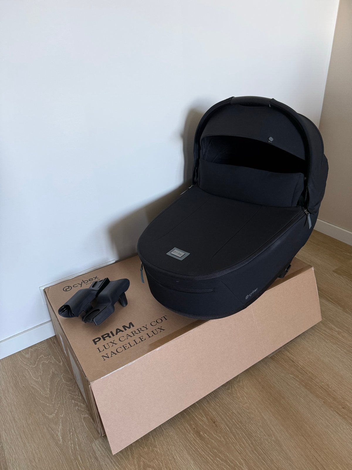 Cybex Priam 4 Lux Carry Cot - Sepia Black - Reiswieg, Kinderen en Baby's, Kinderwagens en Combinaties, Zo goed als nieuw, Met reiswieg