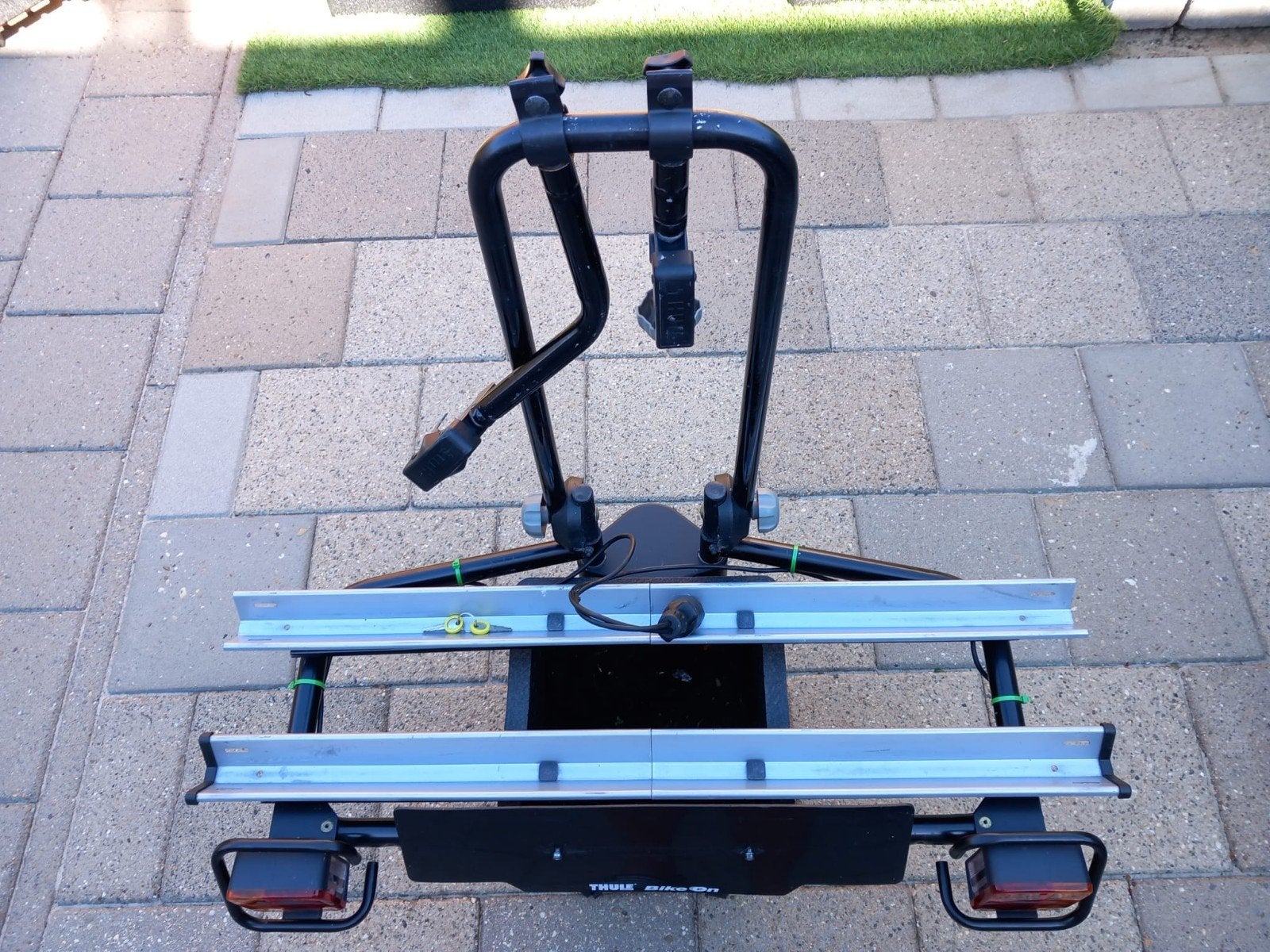 Opvouwbare fietsdrager Thule, Ophalen, Gebruikt, 2 fietsen, Trekhaakdrager