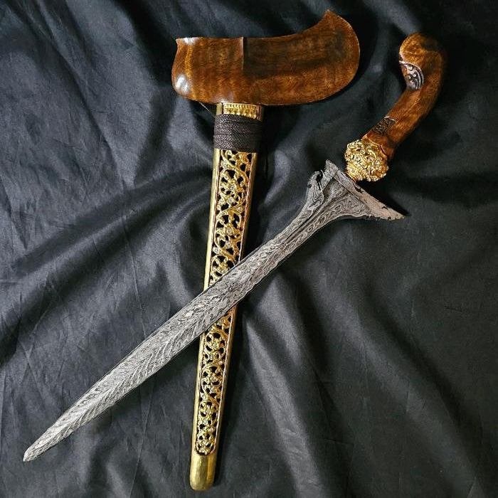 Keris Sinom Pamor Pari Sauli Timoho Pendok Krawangan KNN98, Indonesië, Meerkleurig, Wapen, Gesneden