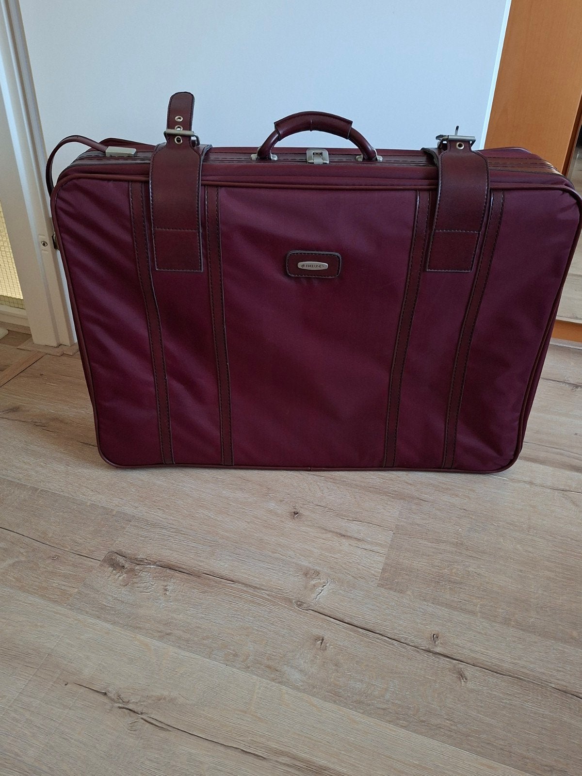Ruime reiskoffer met Wieltjes en Beschadiging., Ophalen, Gebruikt, Slot, 45 tot 55 cm