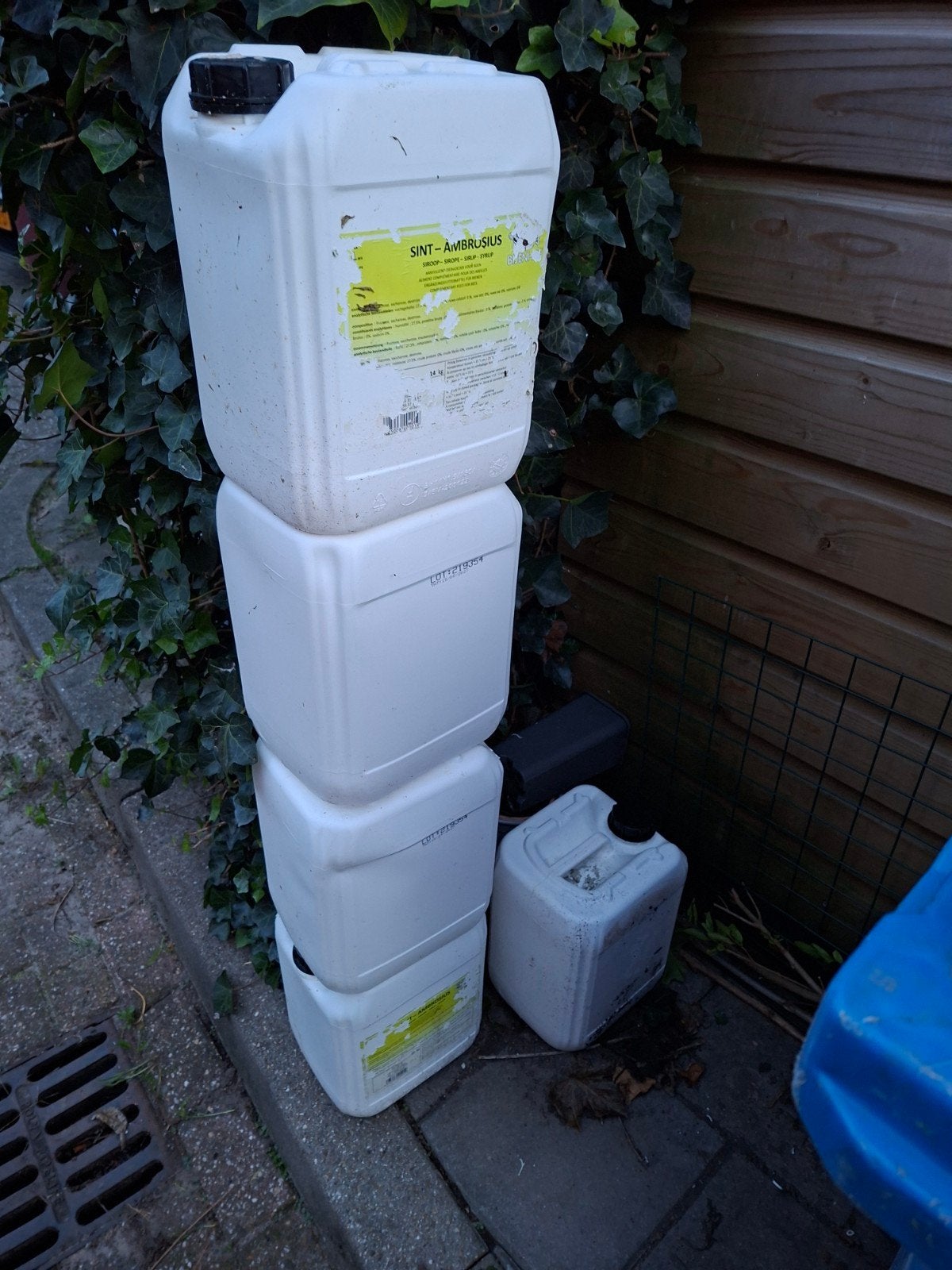 5x 10liter kunstof jerrycan, Ophalen