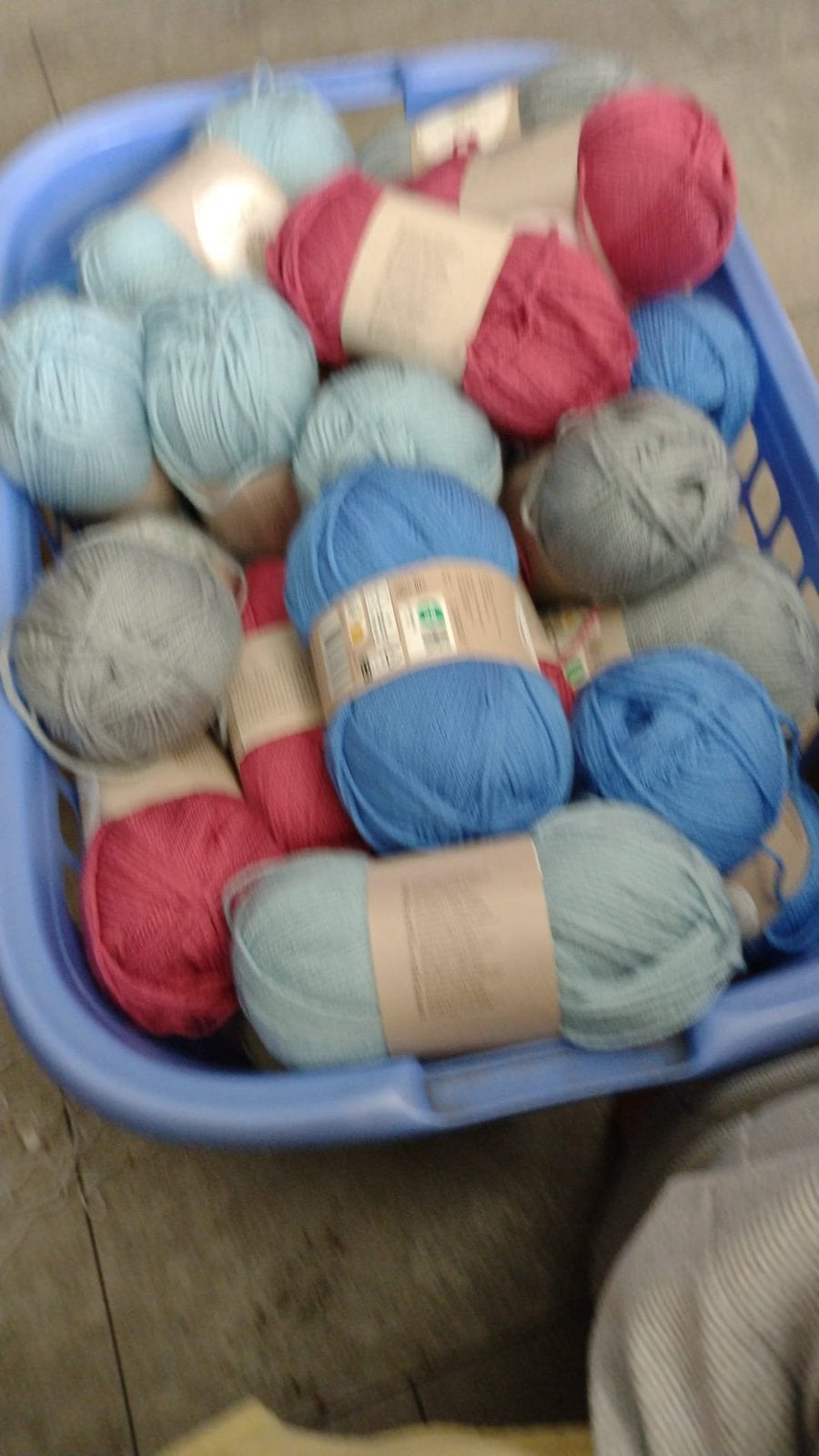 Easmand met acryl garen vol voor, Ophalen, Zo goed als nieuw, Breien of Haken, Wol of Garen