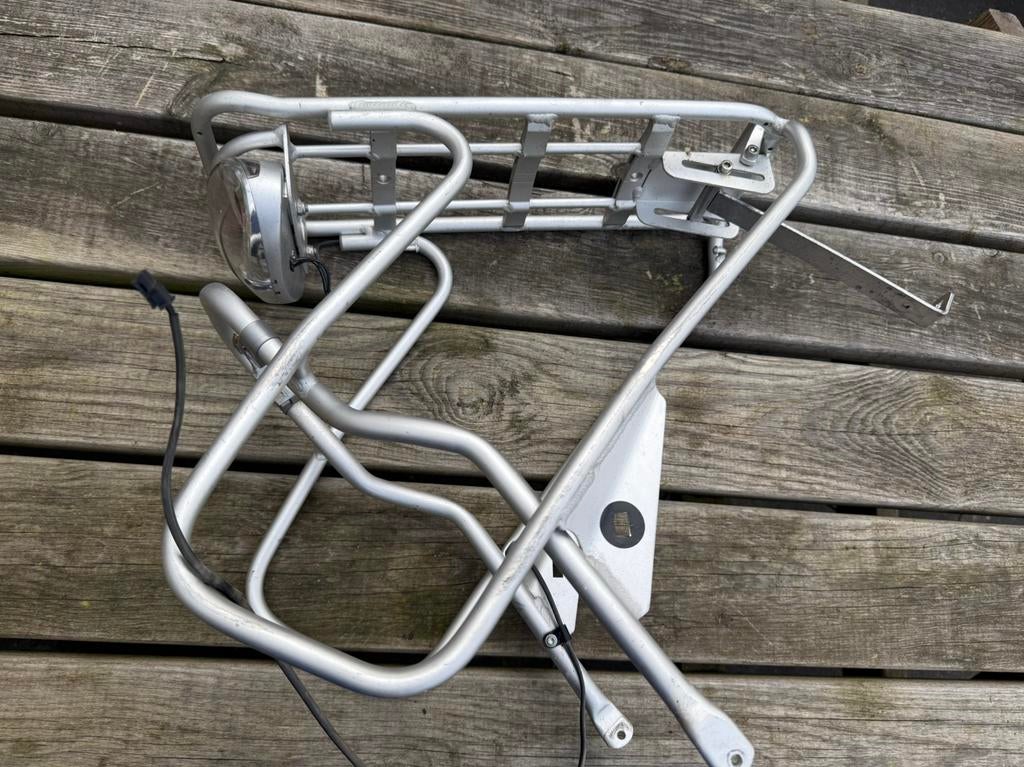 Sparta bagagedrager compleet met achterlicht 28”., Fietsen en Brommers, Ophalen of Verzenden, Gebruikt