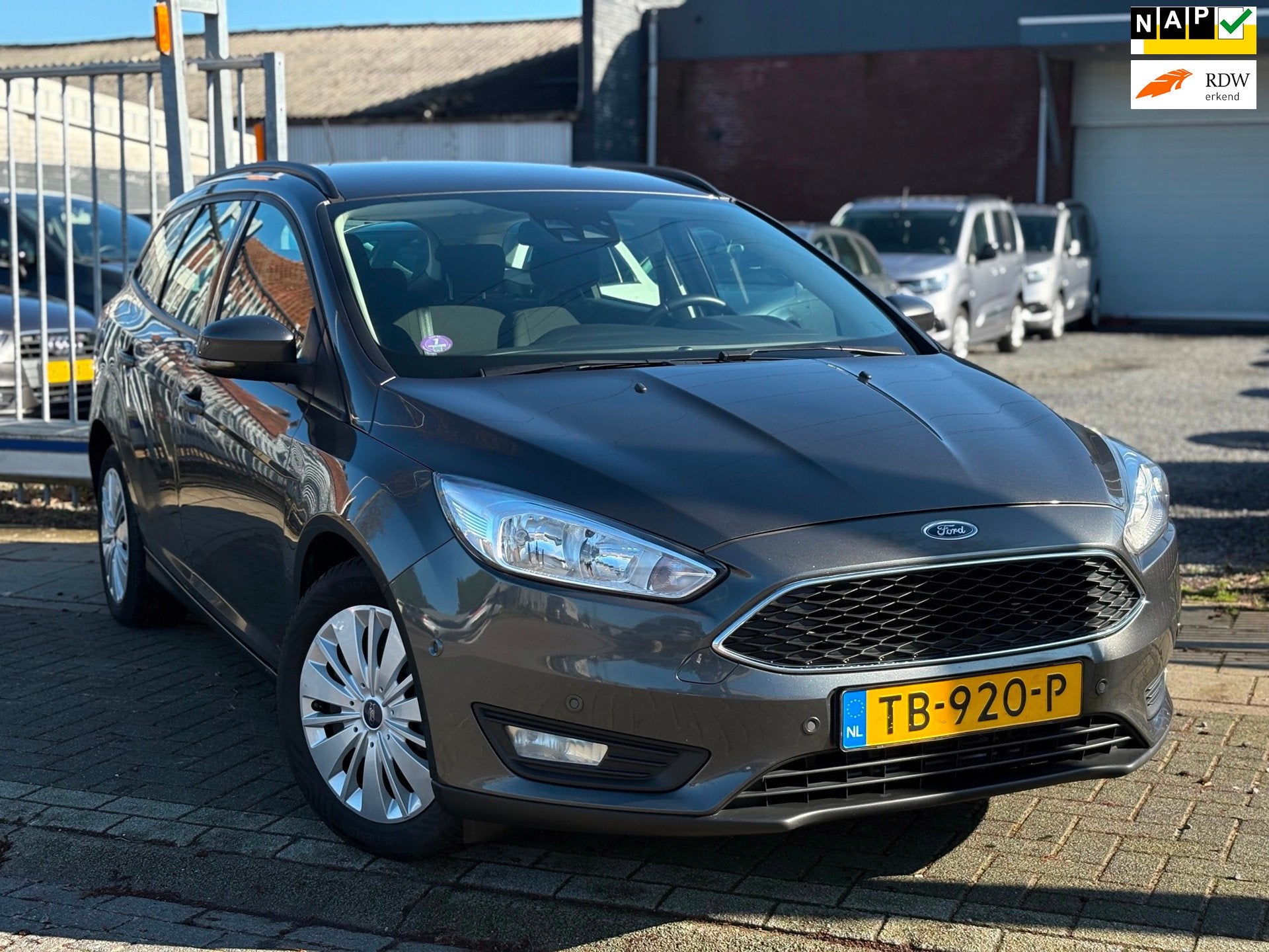 Ford Focus Wagon 1.0 Lease Edition | Nieuwe D-Riem | Navigat, Gebruikt, Origineel Nederlands, Handgeschakeld, Automatische klimaatregeling