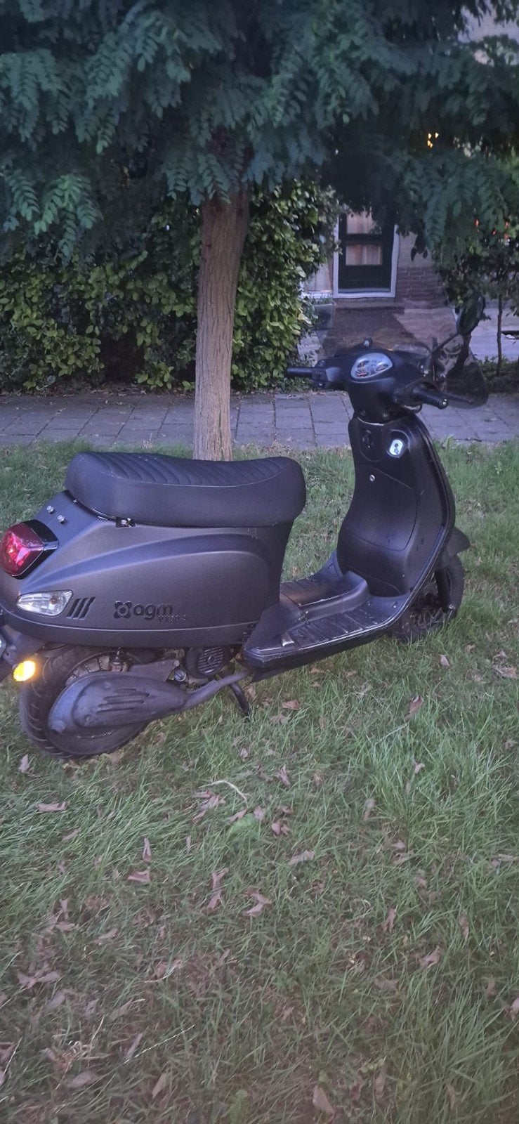 AGM VX50 S - Goede staat, elektrische start, blauw kenteken, Fietsen en Brommers, Snorfietsen en Snorscooters, Zo goed als nieuw