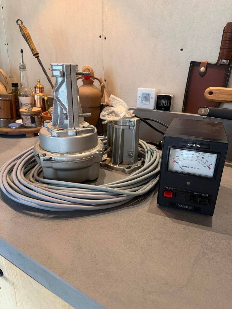Goed werkende Yaesu G-400 antenne rotor met kabel, Telecommunicatie, Antennes en Masten, Ophalen of Verzenden, Gebruikt, Toebehoren