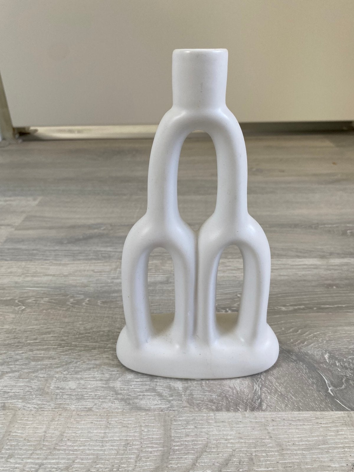 Witte keramieken kandelaar organische vorm japandi, Wit, Nieuw, Ophalen of Verzenden, 22 cm
