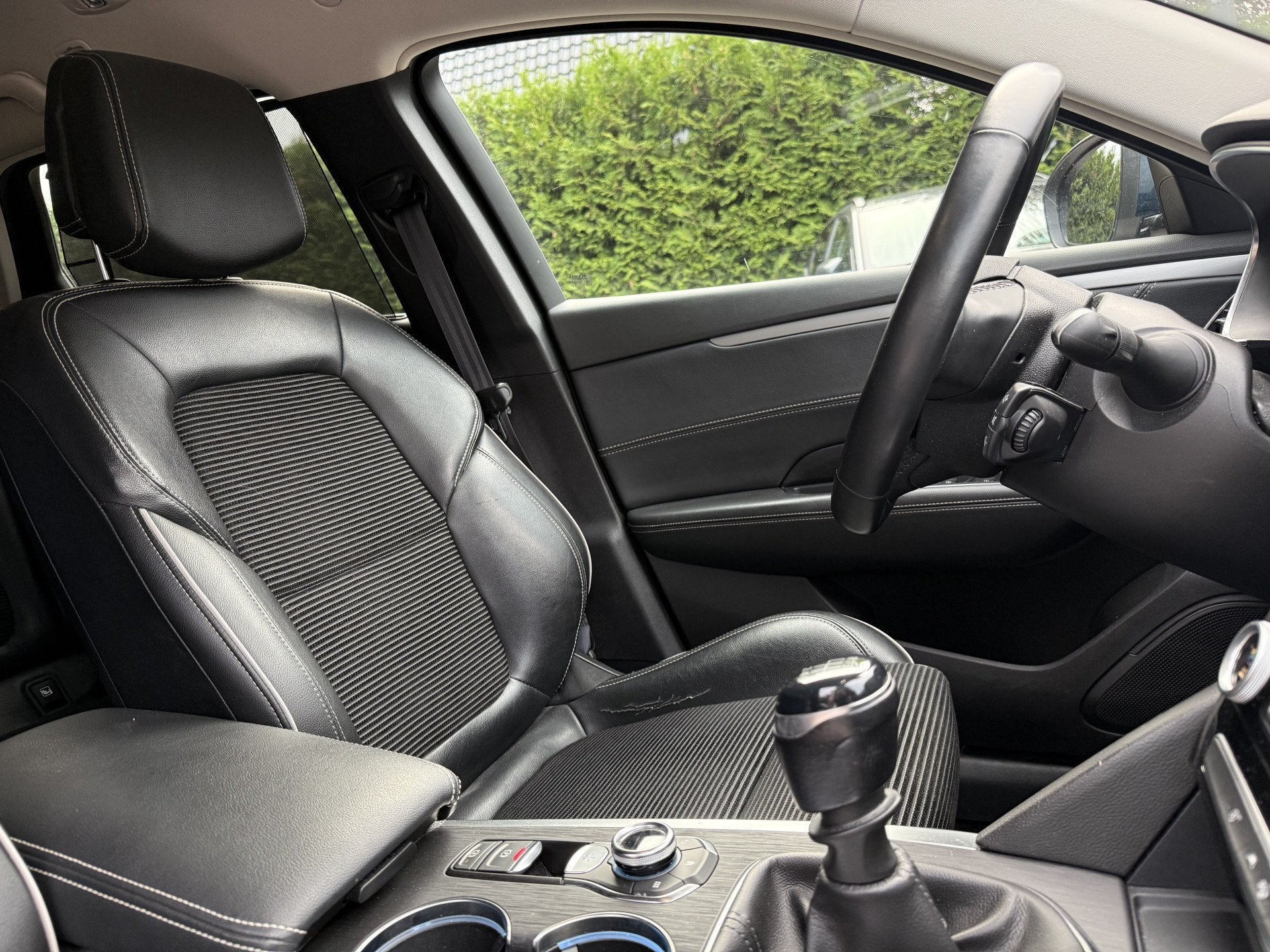 Renault Talisman Estate 140pk TCe Intens, Pack 4-Control | M, Gebruikt, 4 cilinders, Parkeersensor, Blauw
