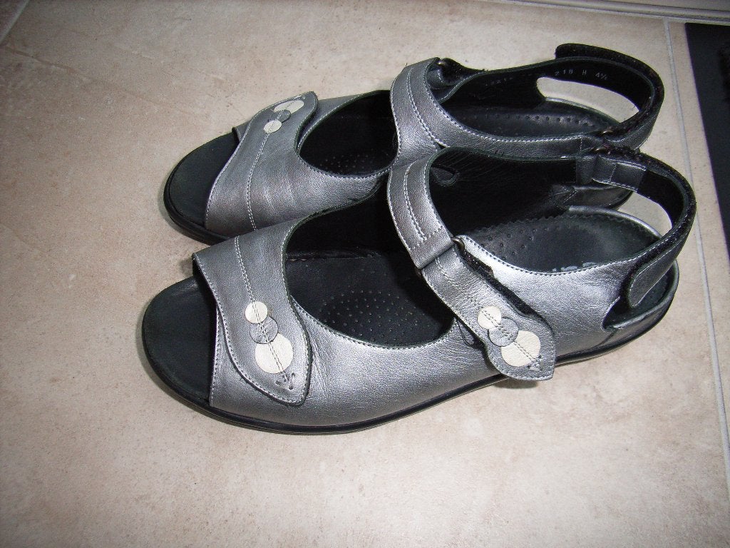 lederen DUREA damessandalen grijs metallic maat 37,5 H (4,5), Kleding | Dames, Schoenen, Durea, Zo goed als nieuw, Grijs, Sandalen of Muiltjes