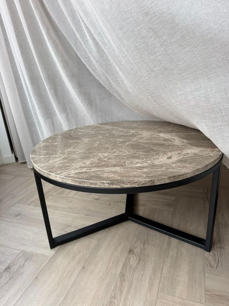 Marmeren massieve salontafel in goede staat te koop, Ophalen, Rond, 50 tot 100 cm, Zo goed als nieuw