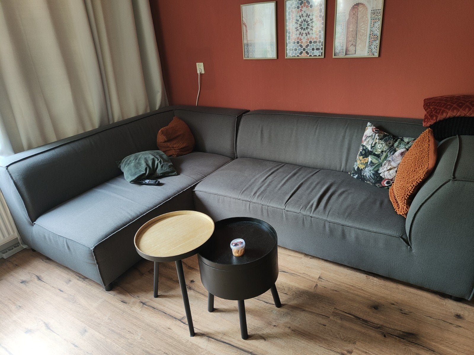Antraciet hoekbank - 4 jaar oud - Wegens verhuizing, Huis en Inrichting, Ophalen, 250 tot 300 cm, 100 tot 125 cm, Hoekbank