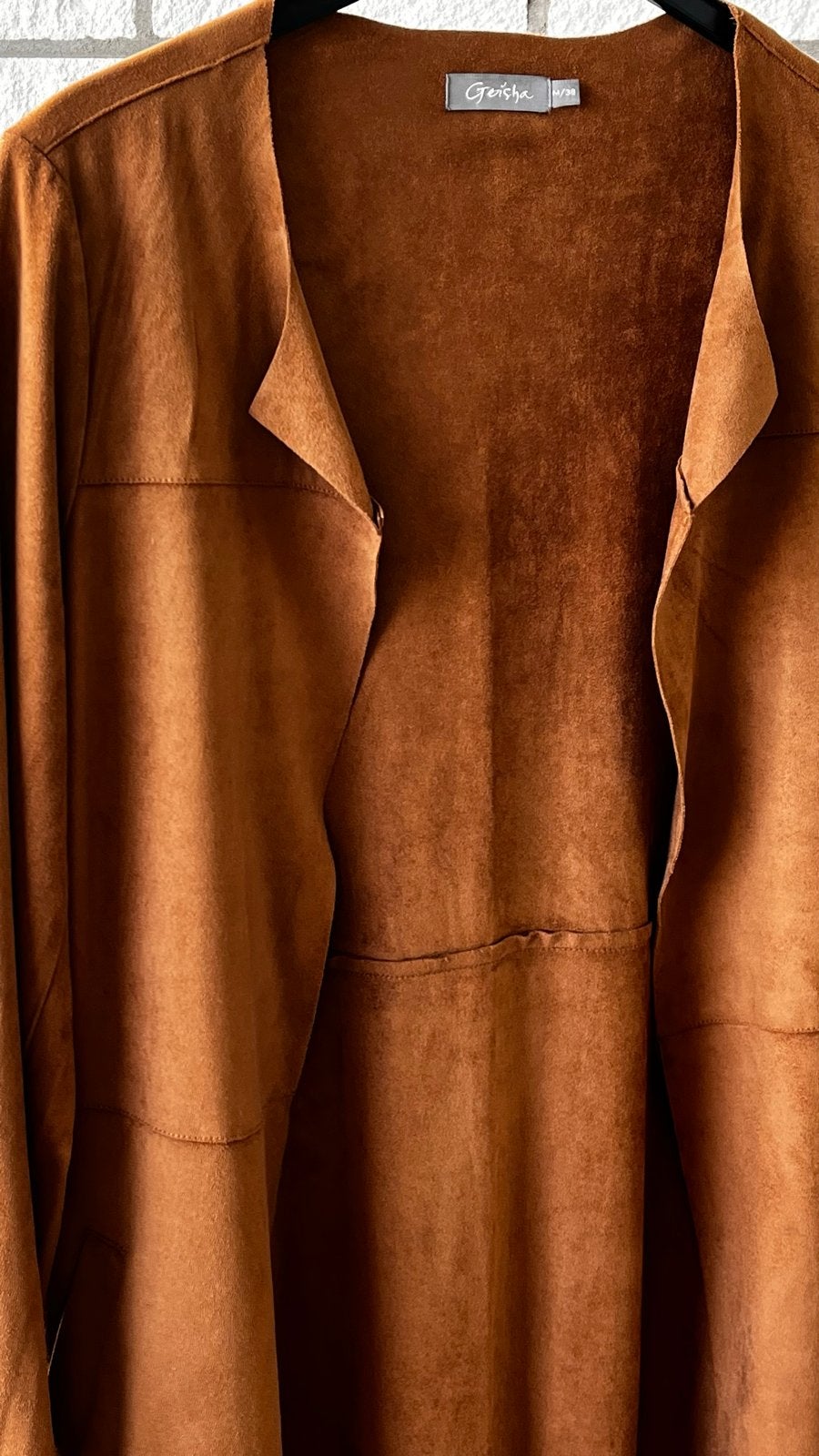 Suède bruine Jas Geisha Maat 38 - Nooit Gedragen!, Kleding | Dames, Jassen | Zomer, Ophalen, Nieuw, Maat 38/40 (M), Bruin