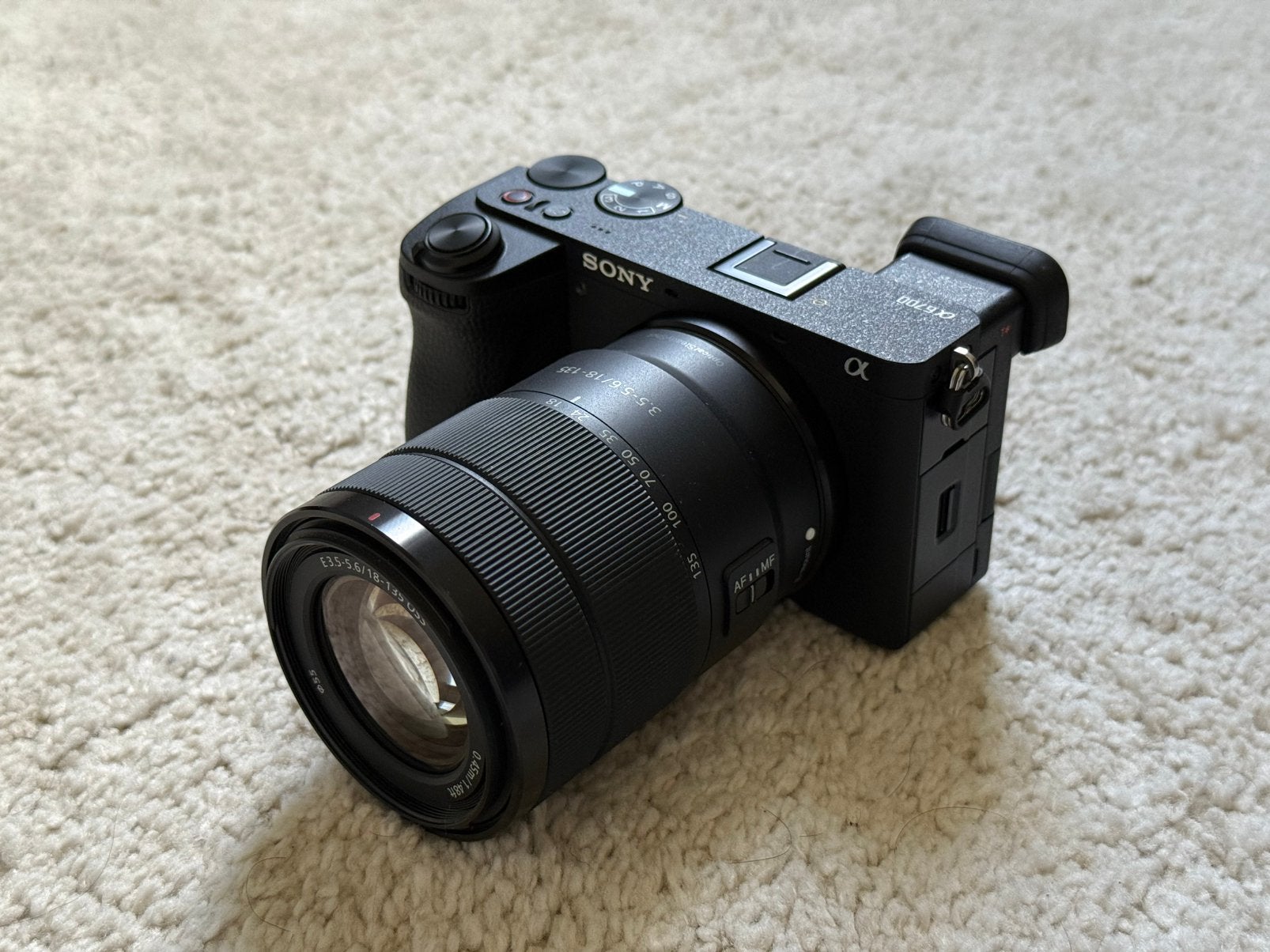 Sony a6700, 18-135mm lens & accessoires, Ophalen, Bluetooth, Zo goed als nieuw, Lensdop