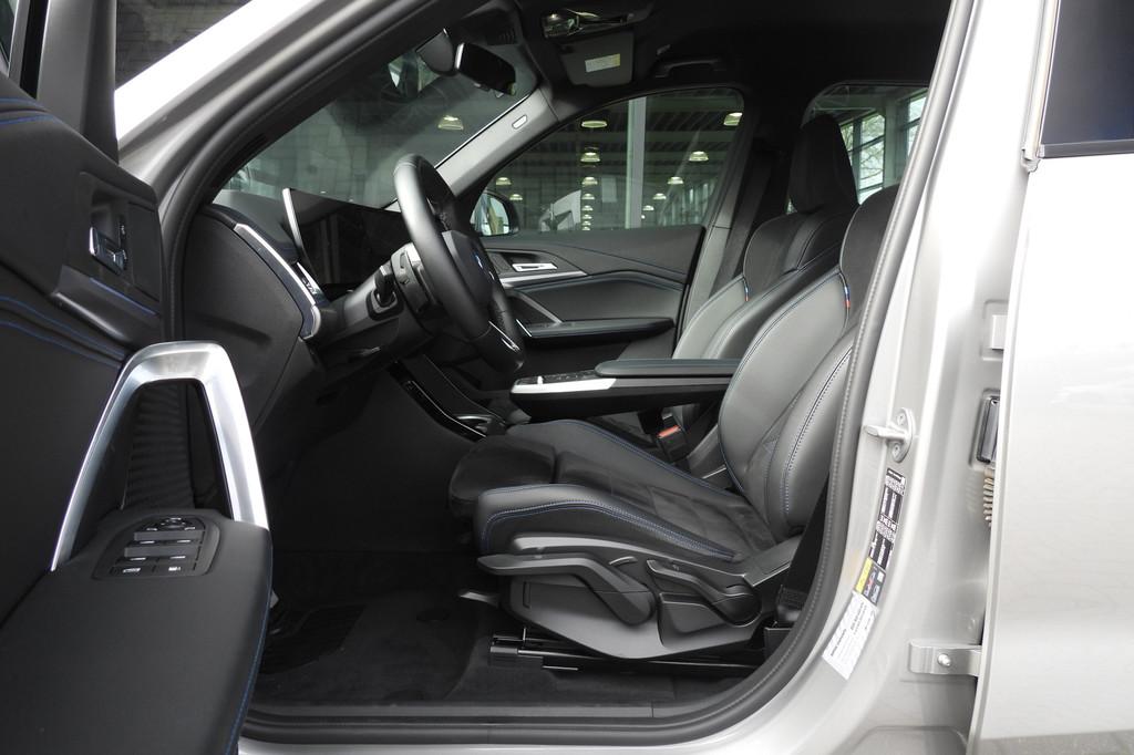 BMW X1 xDrive25e M Sport Automaat / Sportstoelen / Comfort A, Gebruikt, Zwart, Met garantie (alle), Bedrijf