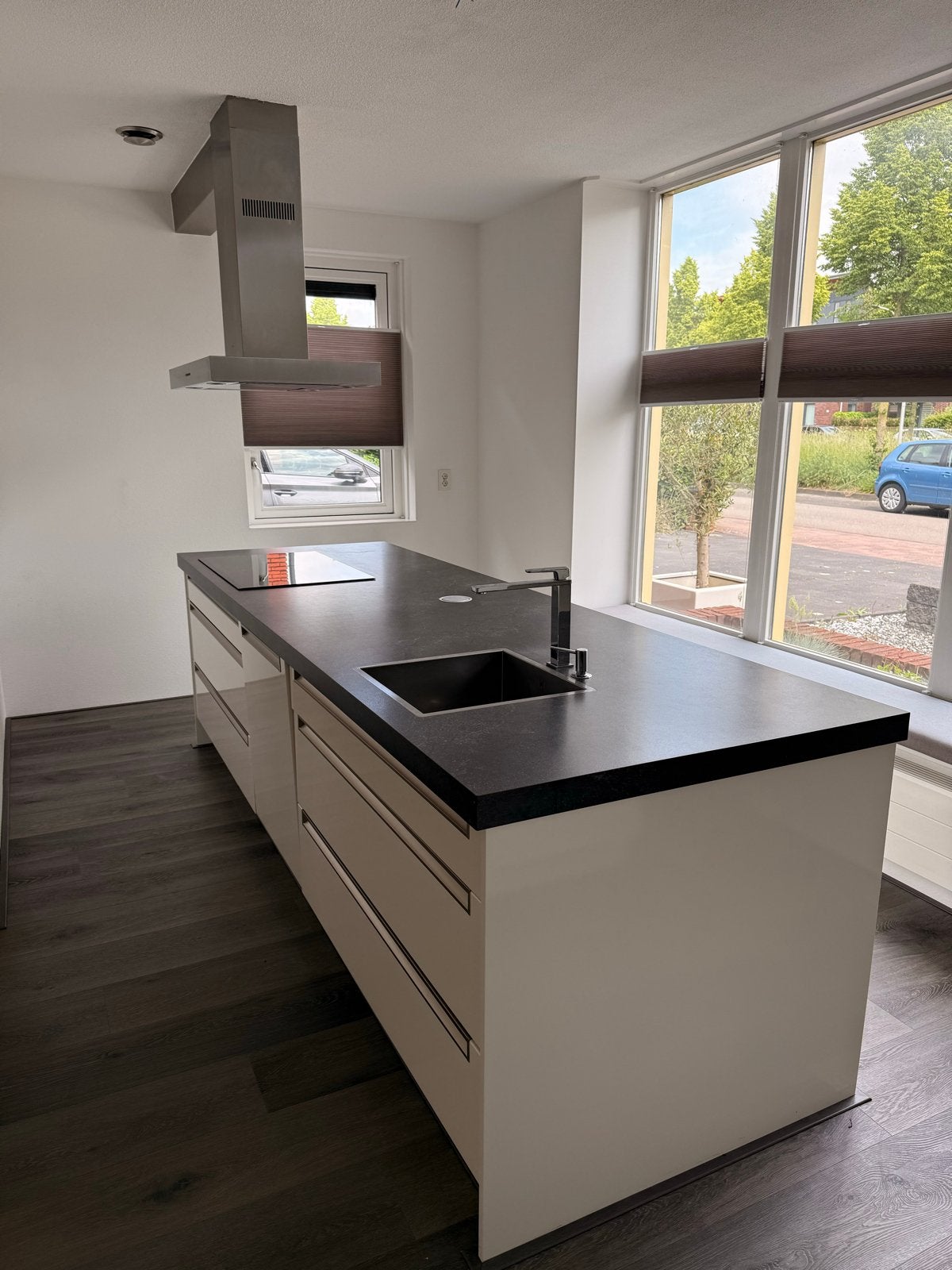 Moderne keuken met kookeiland en inbouwapparatuur, Huis en Inrichting, Keuken | Complete keukens, Ophalen, Gebruikt, Overige typen