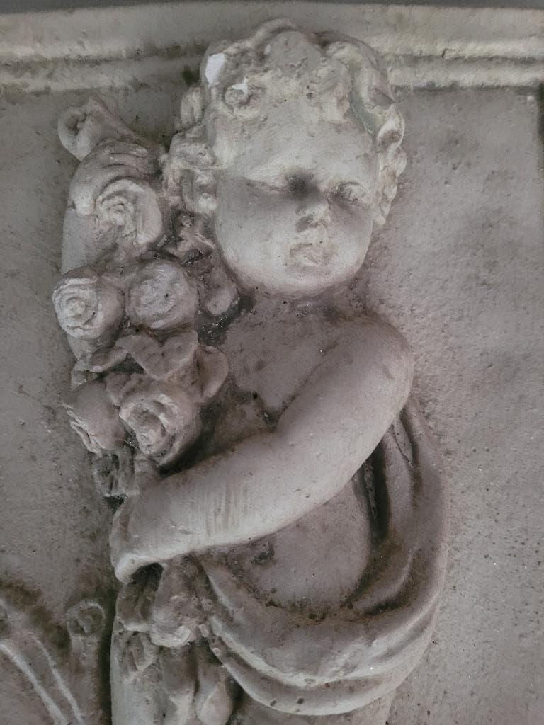 Betonnen wanddecoratie putti, Tuin en Terras, Heikant 21 Kaatsheuvel, Belle Vieille Brocante, Ophalen of Verzenden, Zo goed als nieuw