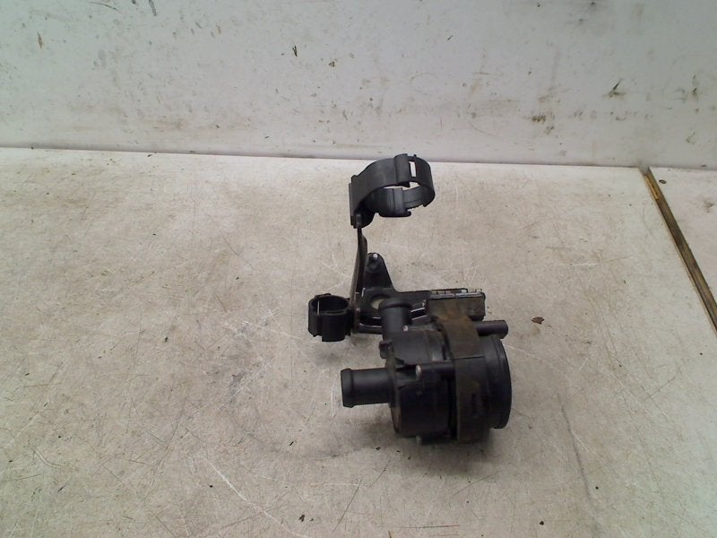 Extra Waterpomp Volkswagen Golf VII Variant (AUVV) 5G0965567, Gebruikt, Volkswagen, Volkswagen AG, Kundenbetreuung@volkswagen.de