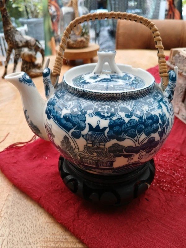 Blue Willow Theepot met Bamboe Hengsel Blauw-Wit Porselein, Overige merken, Vintage, Ophalen of Verzenden, Zo goed als nieuw