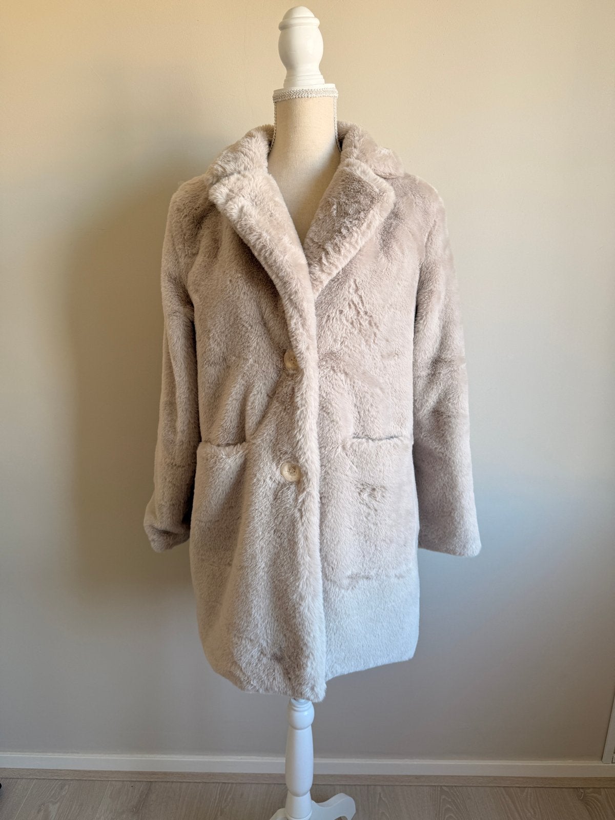 Beige Faux Fur Jas - Warme Eyecatcher, Kleding | Dames, Ophalen of Verzenden, Zo goed als nieuw, Maat 38/40 (M), Beige